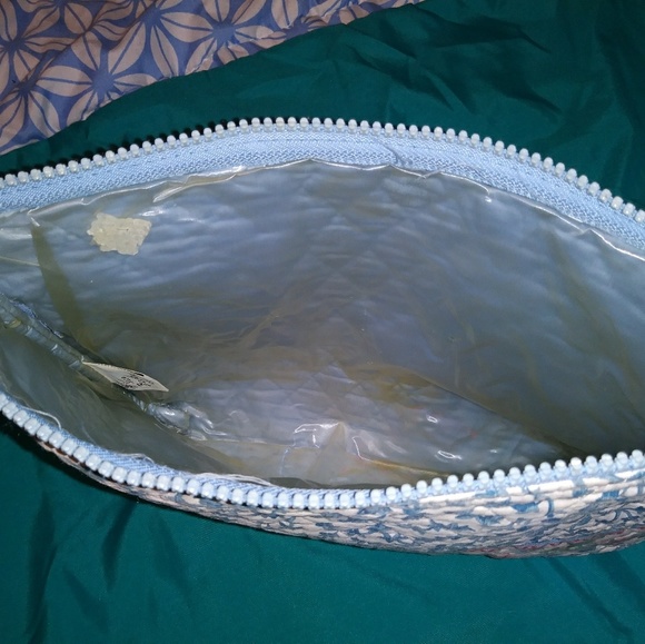 Vera Bradley LG cosmetic in blue delft - Picture 3 of 4